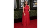 FOTO: Sederet Gaya Selebriti di Golden Globe Awards 2021 Golden Globe Awards 2021 telah digelar secara virtual. Sejumlah pesohor tampil dengan gayanya masing-masing.