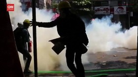 VIDEO: Demo Myanmar Kembali Pecah, Gas Air Mata Ditembakkan