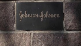 VIDEO: Warga AS dianjurkan Gunakan Vaksin Johnson & Johnson