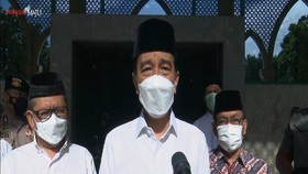VIDEO: Jokowi Melayat Jenazah Artidjo Alkostar