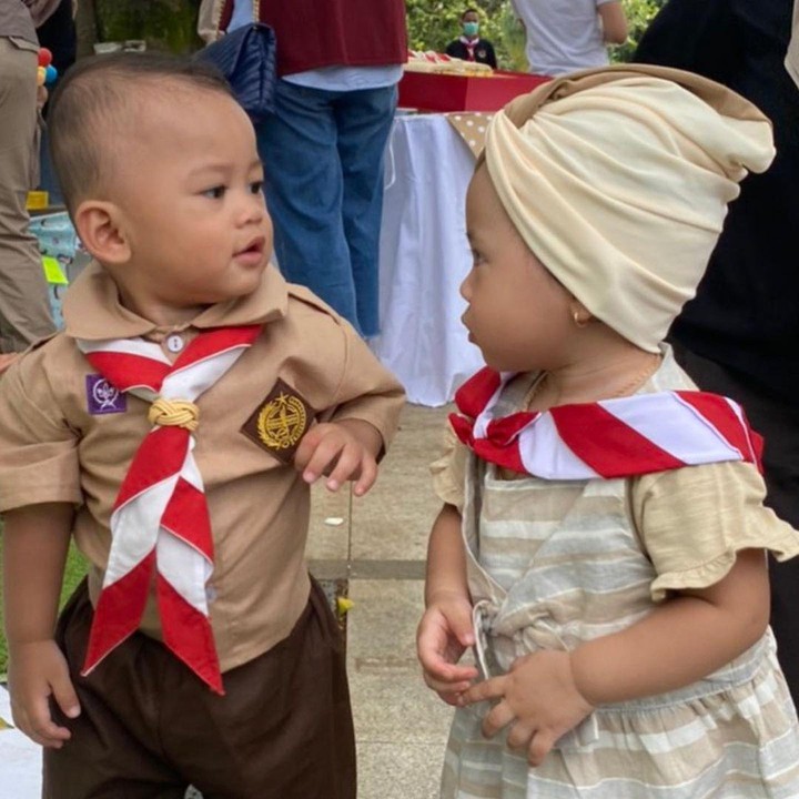 <p>Ulang tahun Arkana ini turut dirayakan oleh anak-anak pramuka lainnya, terutama yang masih berusia balita, Bun. (Foto: Instagram @ridwankamil)</p>