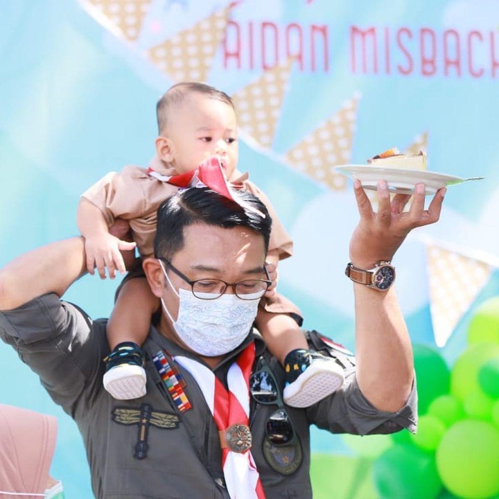 <p>Dari foto-foto yang diunggah, tampak ulang tahun Arkana ini dirayakan di halaman rumah dinas Ridwan Kamil. (Foto: Instagram @arkanaaidan)</p>