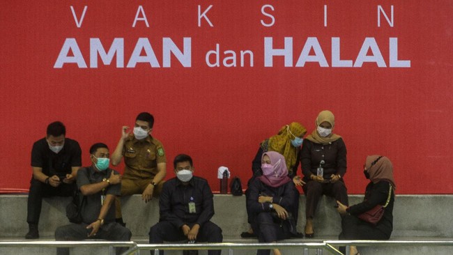 Gerindra memprediksi target Indonesia mencapai herd immunity alias kekebalan komunal sebesar 70 persen akan molor dari jadwal yaitu Maret 2022.