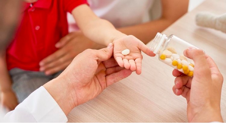 Umumnya kebutuhan nutrisi pada anak dapat dipenuhi dengan makanan yang bergizi dan seimbang. Namun tidak ada salahnya Bunda memberikan suplemen anak jika perlu.