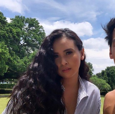 Ayushita Jemuran bareng Richard Kyle, Temenan atau Gandengan Baru?