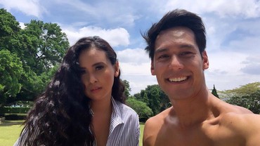 img-title Ayushita Jemuran bareng Richard Kyle, Temenan atau Gandengan Baru?