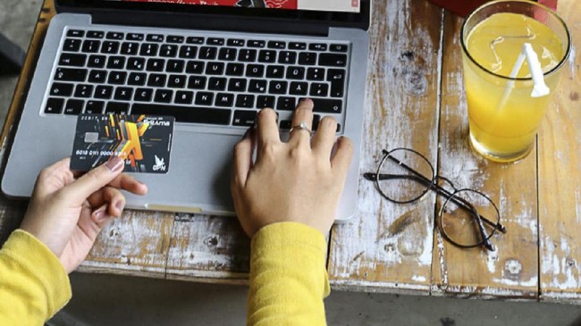 BRI menyebut hasil penjualan UMKM yang dipasarkan melalui internet pada masa pandemi tercatat lebih baik dibandingkan mereka yang melakukannya secara luring.