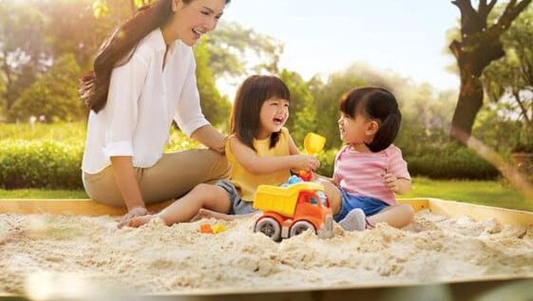 Aktivitas outdoor diperlukan Si Kecil untuk merangsang tumbuh kembangnya. Sayang, saat pandemi seperti ini aktivitas outdoor pasti terbatas.