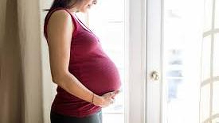 Selama kehamilan, ada kalanya bobot menjadi berlebihan. Padahal, kondisi tersebut bisa berisiko baik bagi Bunda dan juga bayi.