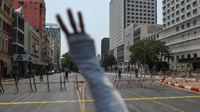 Para aktivis pro demokrasi di Myanmar hari ini serentak menggelar aksi mogok nasional untuk terus menekan junta militer.