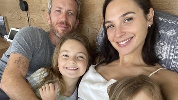 GAL GADOT MENANGIS NONTON WONDER WOMAN 1984