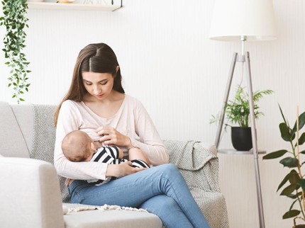 Waspada Bun, Pelekatan Menyusui Salah Bisa Bikin Bayi Dehidrasi Lho