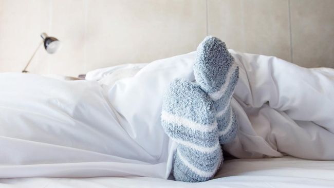 Menggunakan kaus kaki disebut dapat membuat Anda tertidur lebih cepat.