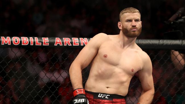 Blachowicz Disebut Tak Punya Taktik Lawan Adesanya Juara kelas light heavyweight UFC Jan Blachowicz disebut akan kalah dari Israel Adesanya di UFC 259, Minggu (7/3), karena tidak memiliki taktik.