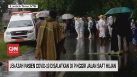VIDEO: Jenazah Pasien Covid-19 Disalatkan di Pinggir Jalan