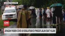 VIDEO: Jenazah Pasien Covid-19 Disalatkan di Pinggir Jalan