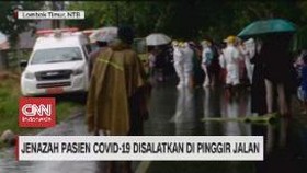 VIDEO: Jenazah Pasien Covid-19 Disalatkan di Pinggir Jalan
