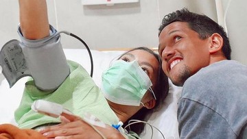 JENNIFER BACHDIM KONTRAKSI HEBAT MASIH BISA SENYUM DAN SELFIE