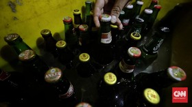 Kronologi Buka Tutup Keran Investasi Miras Ala Jokowi