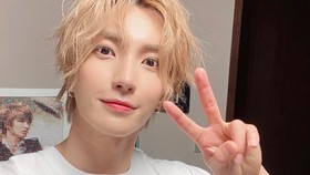 Gaya Super Junior Pakai Baju Batik Rancangan Ridwan Kamil