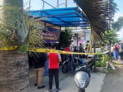 Rekaman CCTV Pria Bercelana Loreng Rampok Bank, Gasak Rp 100 Juta