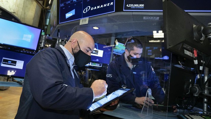 Markets Wall Street. (AP/Courtney Crow)