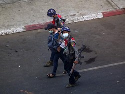 6 Jurnalis Ditangkap dan Didakwa karena Liput Demo Antikudeta Myanmar