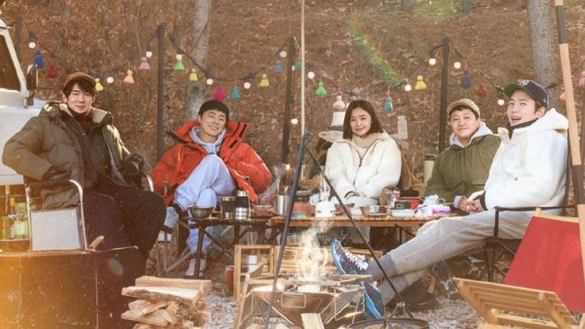 Para pemeran Hospital Playlist akan menghibur penggemar melalui Camping Playlist, serial realitas sekaligus spin-off mini dari drama Korea tersebut.