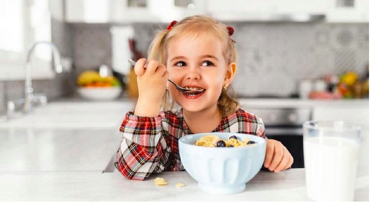 Ada banyak bahan makanan penuh nutrisi yang dipercaya dapat menjadi makanan pelancar ASI. Salah satunya adalah oats, yang dapat disajikan dengan praktis.