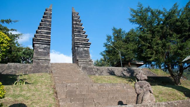 Kerajaan Majapahit adalah salah satu kerajaan besar yang menguasai hampir se-Nusantara. Berikut sejarah berdirinya, raja-raja berpengaruh, hingga peninggalan.