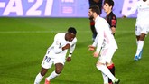 FOTO: Real Madrid Gagal Salip Barcelona Real Madrid nyaris kalah dari Real Sociedad dan gagal menyalip Barcelona di posisi dua klasemen Liga Spanyol.