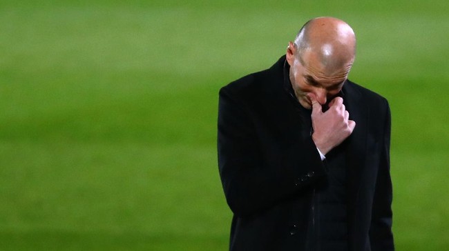 Zinedine Zidane mengaku sakit hati dengan perlakukan klub terhadap dirinya sehingga membuatnya mundur dari Real Madrid.