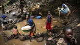 FOTO: Pemberontak Kuasai Afrika Tengah, Ribuan Orang Pindah Sekitar 240 ribu orang memilih mengungsi setelah kelompok pemberontak menguasai wilayah Afrika Tengah.
