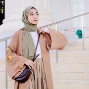 Inspirasi OOTD Hijab Earth Tone ala Richa Etika Ulhaq