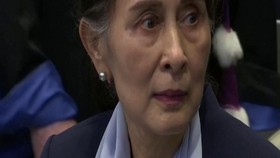 VIDEO: Suu Kyi Hadapi Dua Tuduhan Baru di Persidangan