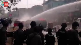 VIDEO: Pedemo Cedera Saat Polisi Bubarkan Kerumunan