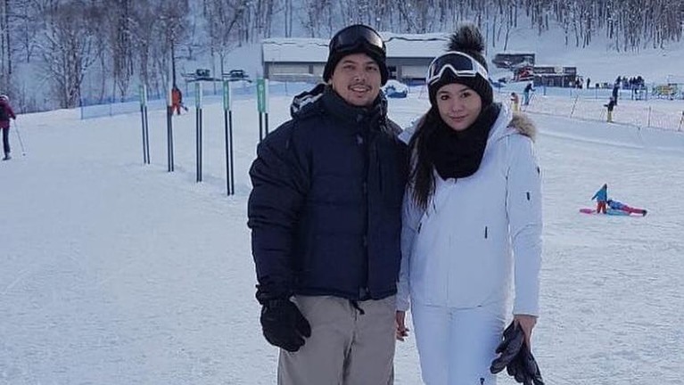 Kemesraan Wulan Guritno dan Adilla Dimitri