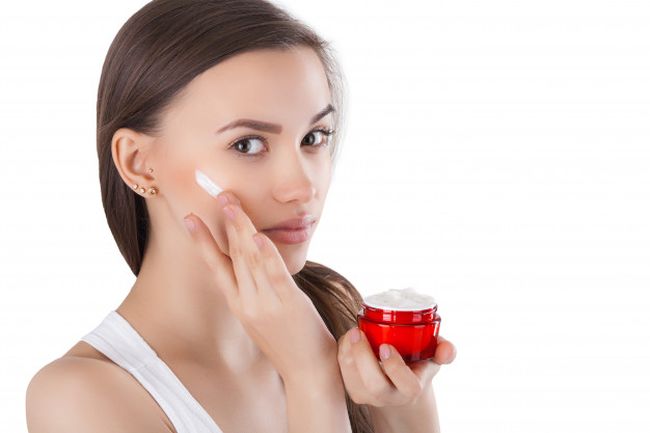 5 Moisturizer Non Comedogenic High End, Cocok untuk Kulit Kering dan
