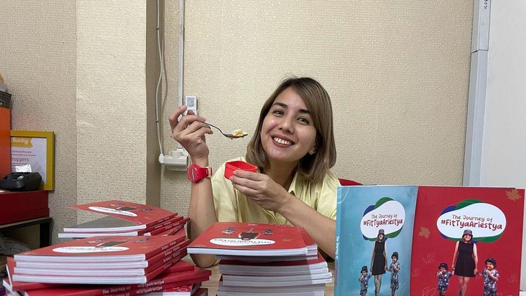 Aktris Tya Ariestya sedang menjadi perbincangan warganet tentang pola dietnya.