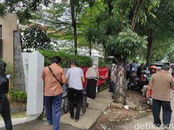 Viral Lansia Antre Vaksin di BBPK Jakarta, Kemkes: Gegara Broadcast Hoax di WA