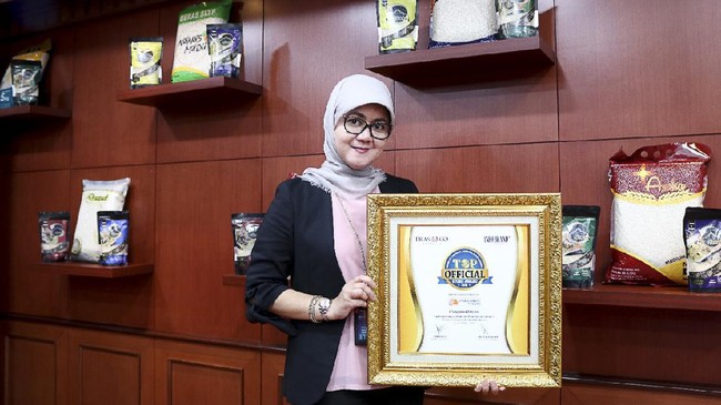iPanganandotcom, e-commerce milik Perum Bulog berhasil meraih penghargaan Top Official Store Award 2021 pada akhir pekan lalu.