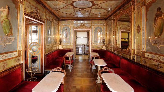 Kafe tertua di Italia, Caffè Florian telah menjadi populer di antara penduduk setempat dan turis sejak 1720. Namun kini, kawasan itu terancam tutup permanen.