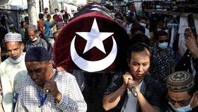 Milisi Myanmar Kubur 30 Mayat Terbakar saat Bentrok dengan Junta
