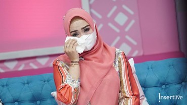 Sambil Menangis, Eddies Adelia Kenang Rina Gunawan Penyelamat Hidupnya