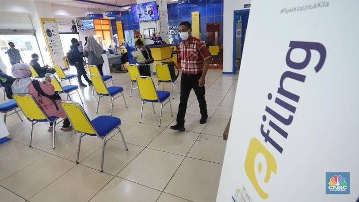 Kantor Pajak Buka Pelayanan Pengisian SPT, Rabu (3/3/2021). (CNBC Indonesia/Andrean Kristianto) Kantor Pajak Buka Pelayanan Pengisian SPT, Rabu (3/3/2021). (CNBC Indonesia/Andrean Kristianto)