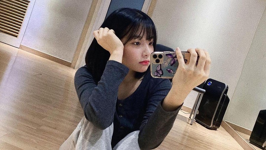 Manisnya Hyunjoo Eks APRIL Saat Makan Pizza dan Nongkrong di Kafe