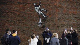 FOTO: Mural di Bekas Penjara Inggris Diduga Karya Banksy