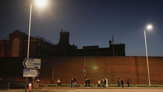 FOTO: Mural di Bekas Penjara Inggris Diduga Karya Banksy