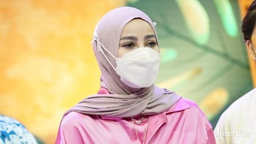 img-title Olla Ramlan Kenang Andil Rina Gunawan di Pernikahannya