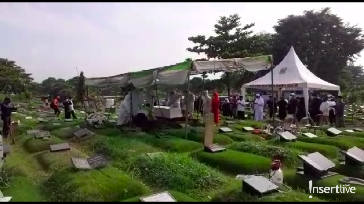 Pemakaman Rina Gunawan